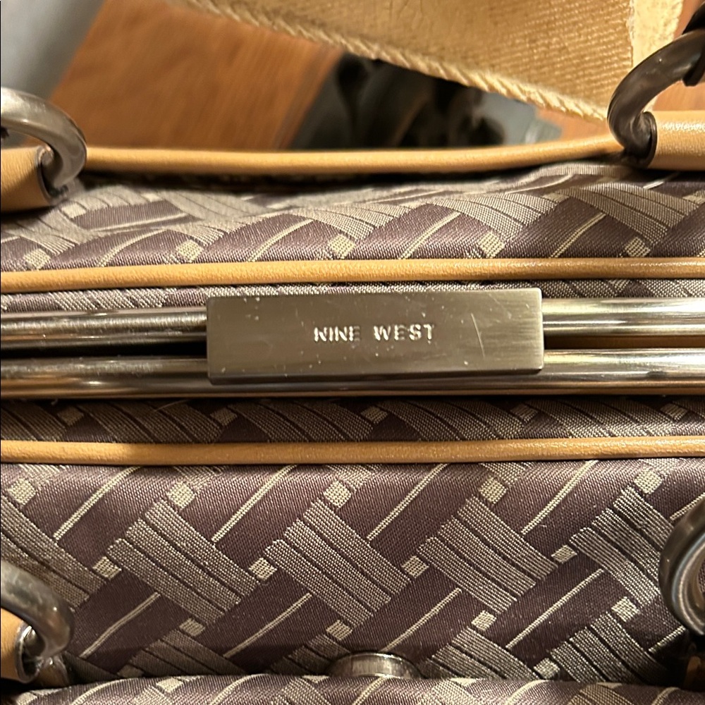 Nine West Vintage Handbag in amazing Preloved Condition - Picture 5 of 12